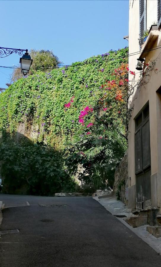 Beautiful Renovated Studio With View- Old Hyères Екстериор снимка