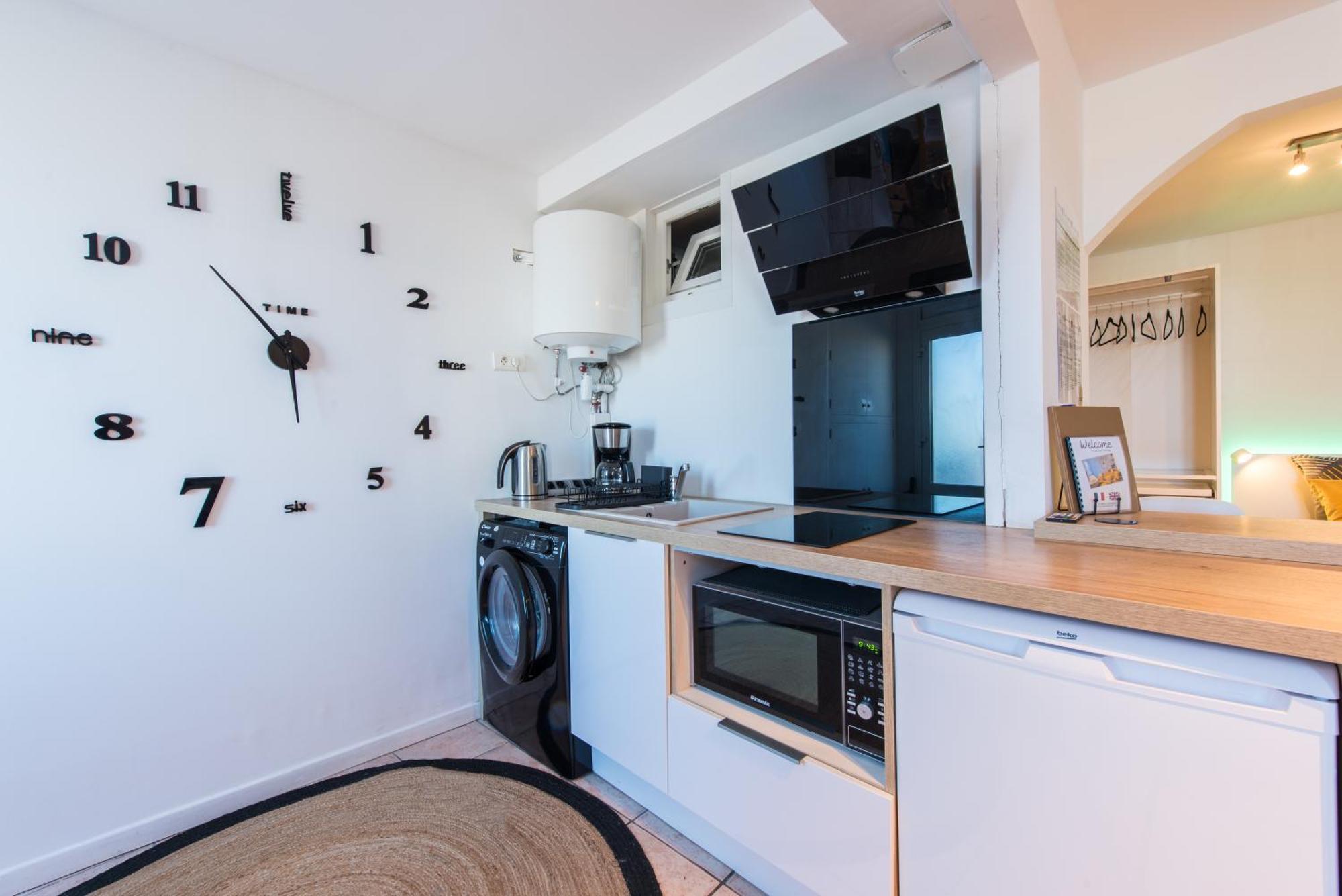 Beautiful Renovated Studio With View- Old Hyères Екстериор снимка