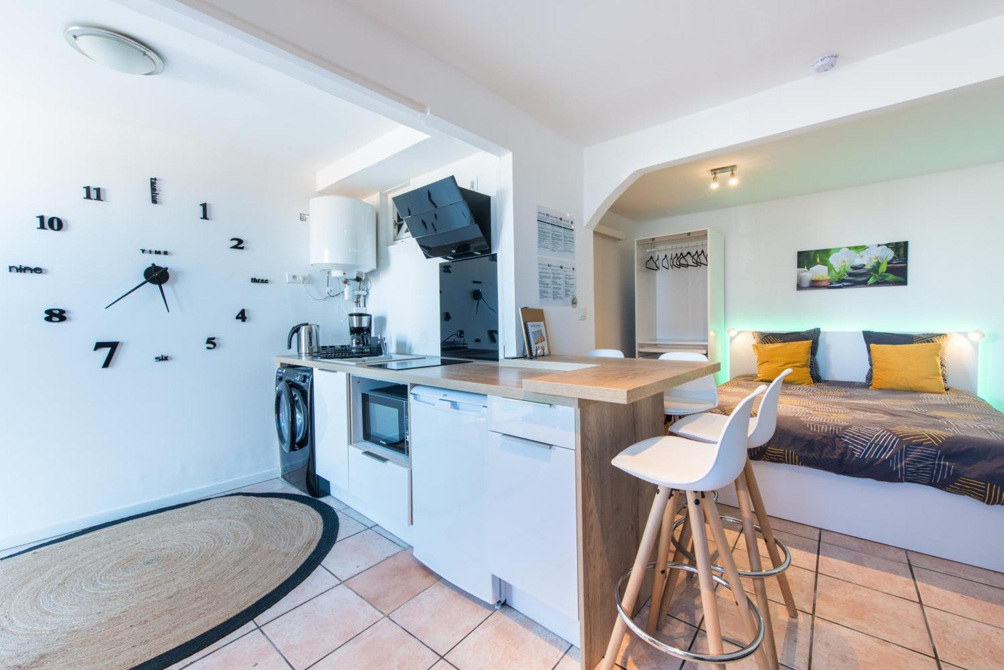 Beautiful Renovated Studio With View- Old Hyères Екстериор снимка