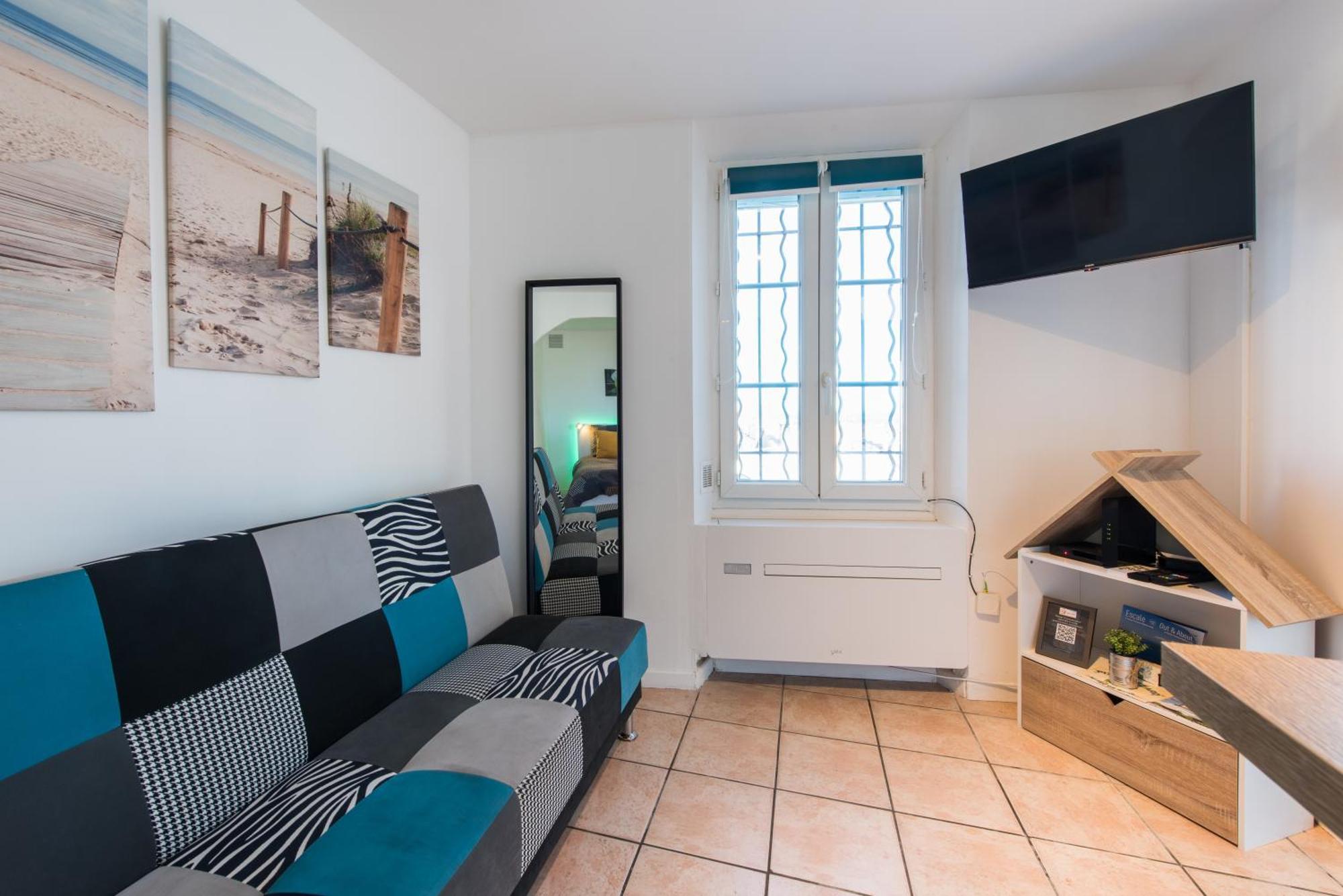 Beautiful Renovated Studio With View- Old Hyères Екстериор снимка