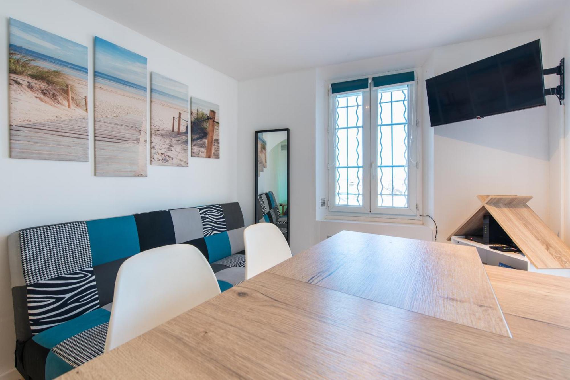 Beautiful Renovated Studio With View- Old Hyères Екстериор снимка