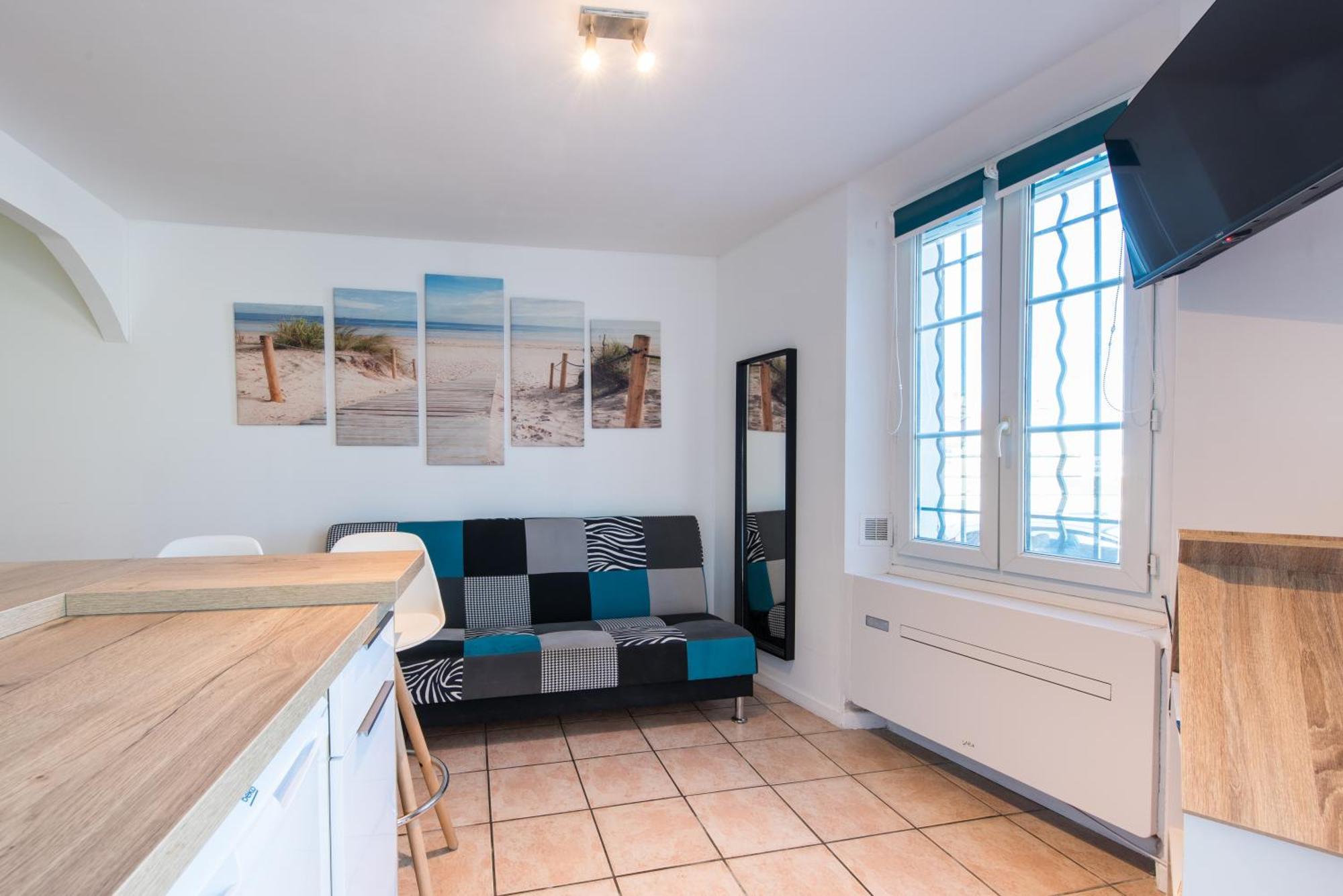 Beautiful Renovated Studio With View- Old Hyères Екстериор снимка
